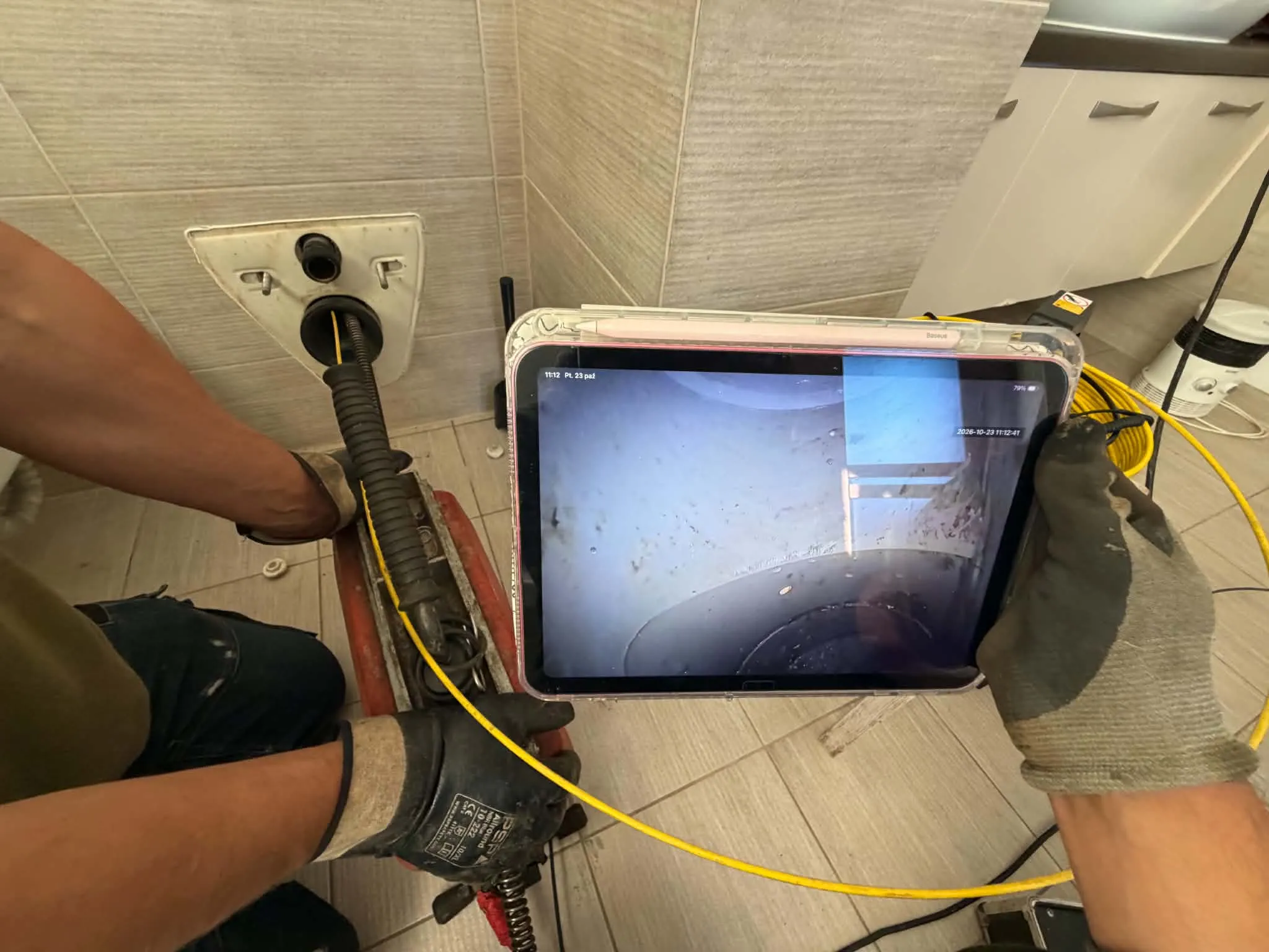 Kamera CCTV - Mechaniczne czyszczenie kanalizacji i ukryta wada!